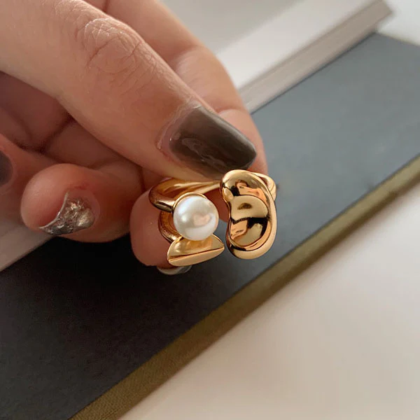 Adele Chic Pearl Gold Ring - Image 2