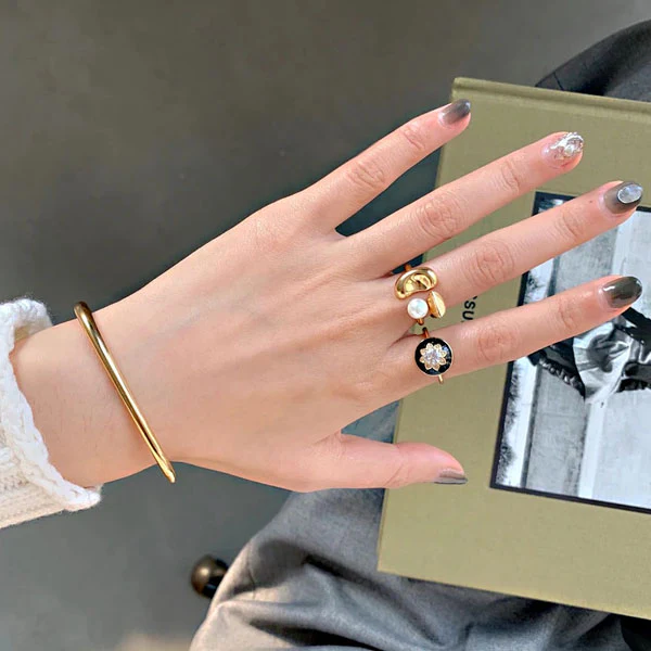 Adele Chic Pearl Gold Ring - Image 3