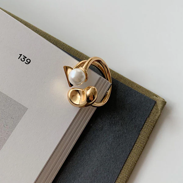 Adele Chic Pearl Gold Ring - Image 6