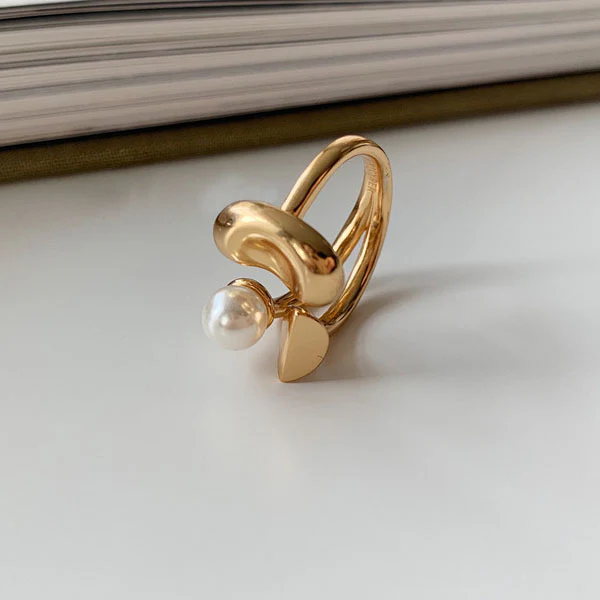 Adele Chic Pearl Gold Ring - Image 7