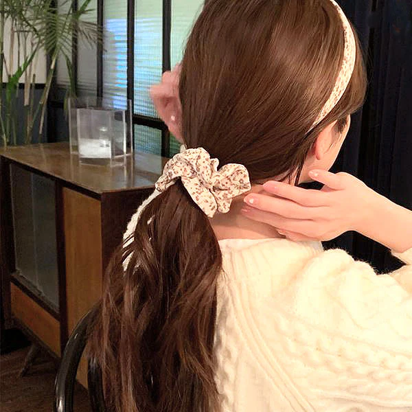 Bella Solid / Floral Print Scrunchie - Image 2