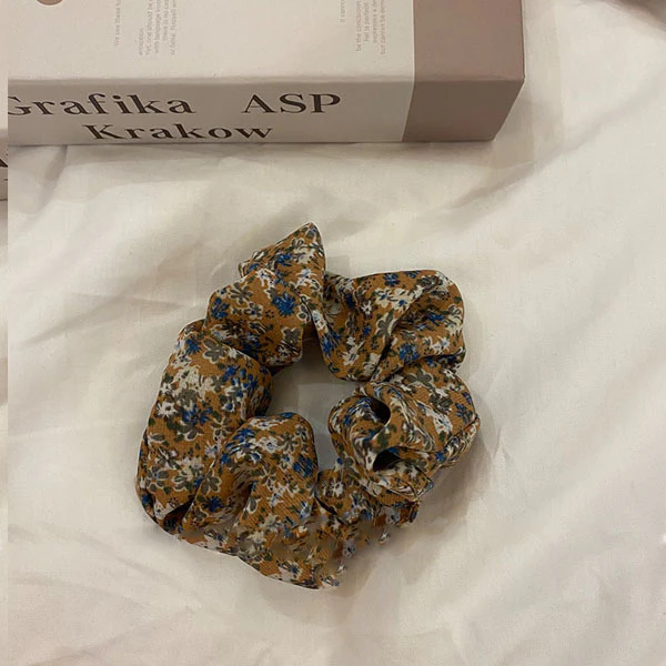 Bella Solid / Floral Print Scrunchie - Image 4