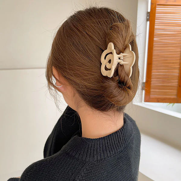 Chloe Rounded Floral Hair Clip - Image 4