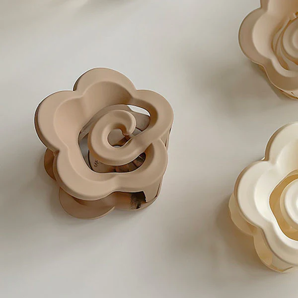 Chloe Rounded Floral Hair Clip - Image 5