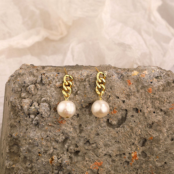 Nikea Chain Pearl Earrings - Image 4