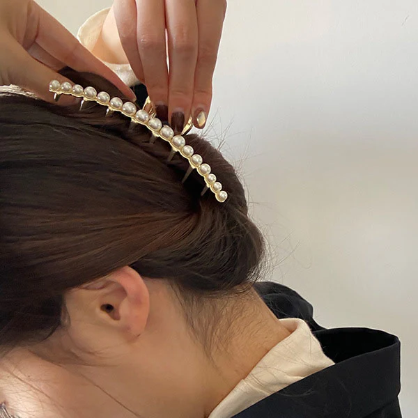Jolene Gold Pearl Hair Clip - Image 3
