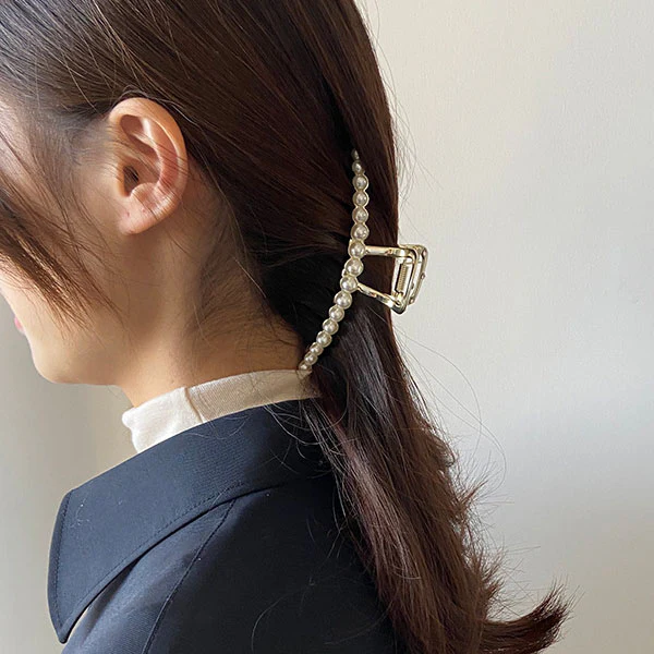 Jolene Gold Pearl Hair Clip - Image 6
