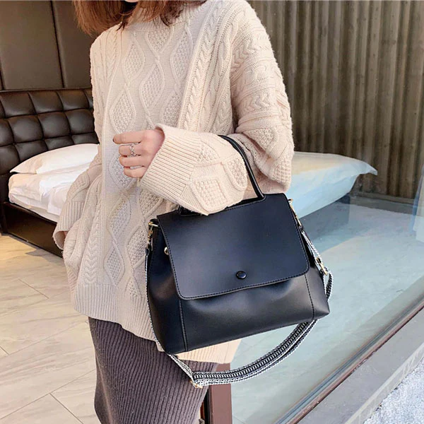 Luna Classic Messanger Tote Bag - Image 15