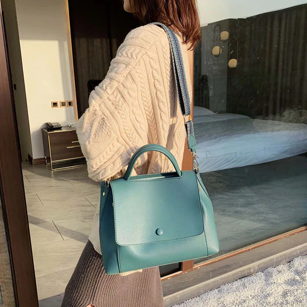 Luna Classic Messanger Tote Bag - Image 6