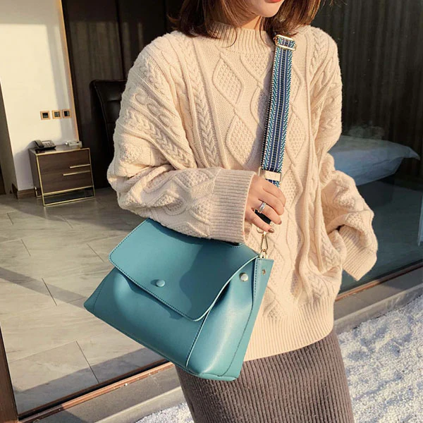 Luna Classic Messanger Tote Bag - Image 7