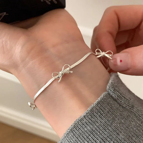 Luna Silver Bow Snake Chain Bracelet - Image 3