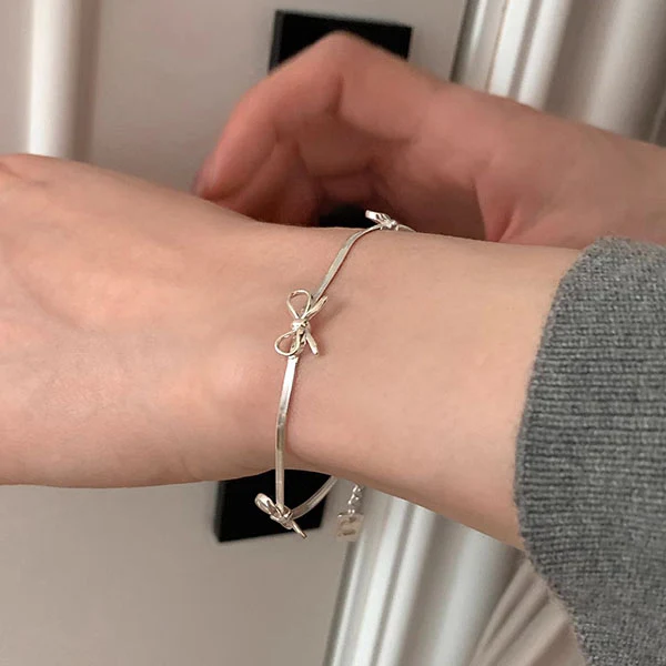 Luna Silver Bow Snake Chain Bracelet - Image 4
