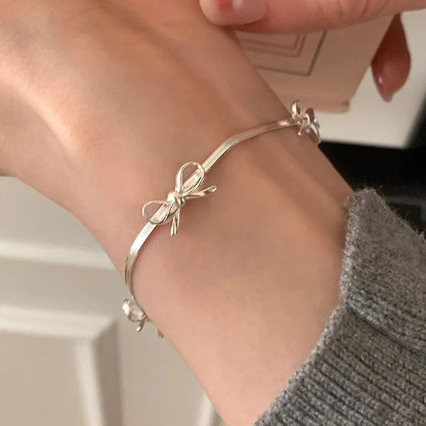 Luna Silver Bow Snake Chain Bracelet - Image 5