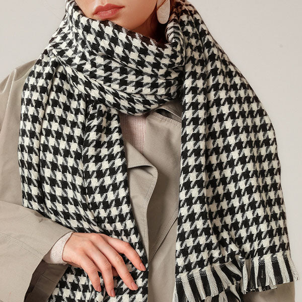 Michelle Houndstooth Fringe Scarf - Image 2