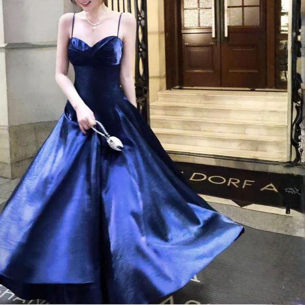 Mira Elegant Navy Sweetheart Neckline Evening Dress - Image 2