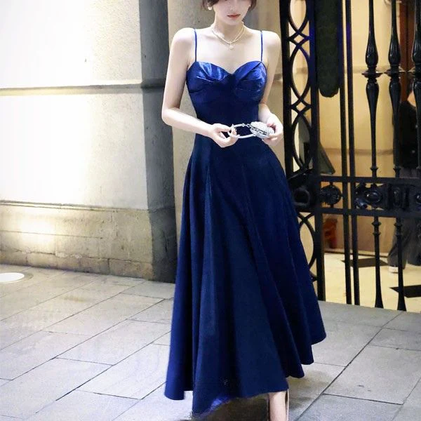 Mira Elegant Navy Sweetheart Neckline Evening Dress - Image 3