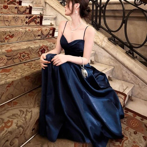 Mira Elegant Navy Sweetheart Neckline Evening Dress - Image 4