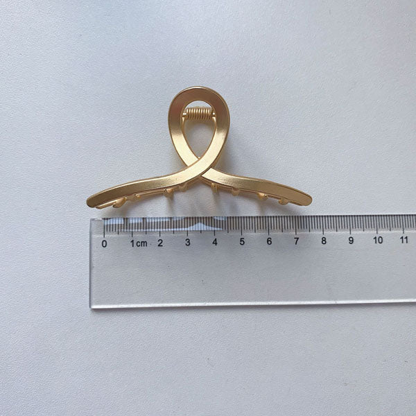 Nila Simplistic Hair Clip - Image 10