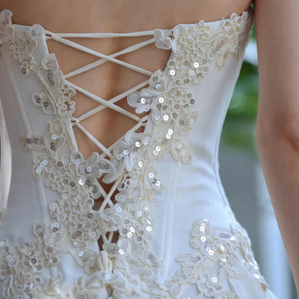 Rosa Ethereal Lace Corset Ruffle Party Dress - Image 8